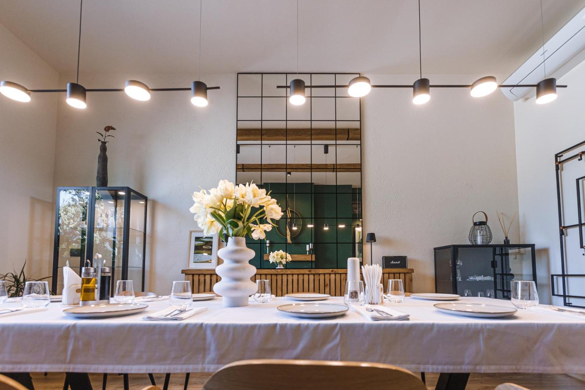 Stokker Hotel Nagyvárad Kültér fotó